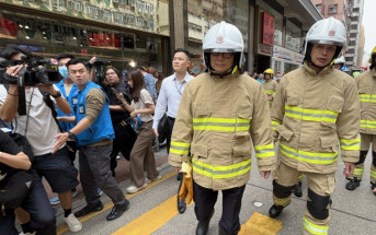 佐敦華豐大廈奪命火｜保安局長鄧炳強穿防火衣視察災情 消防成立專案組調查