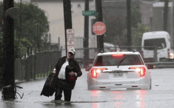 紐約大雨圍城  街道變湖泊地鐵停駛、航班大亂  全市進入緊急狀態