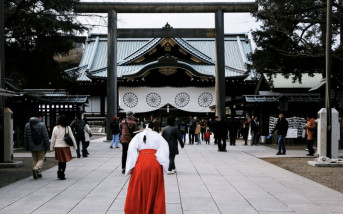 中方就日揆向靖國神社供奉祭品及議員參拜提嚴正交涉  促徹底同軍國主義切割