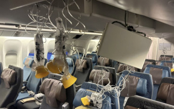 新加坡航空客機遇亂流｜生還者憶述生死邊緣經歷 乘客無戴安全帶「頂頭槌」撞凹行李架