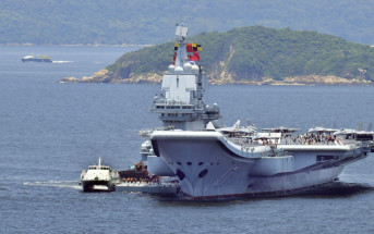 山東艦訪港｜昂船洲軍營辦國防知識講座  「甲板彩虹人」講解航母運作 港生熱情互動顯愛國情