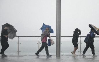 天文台︱驟雨正逐漸影響珠江口一帶  今明雨勢有時頗大及有狂風雷暴（附九天天氣預報）