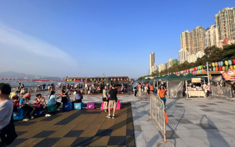 香港夜繽紛｜西環海濱夜市第二日  市民步特首「後塵」專程從八鄉前來
