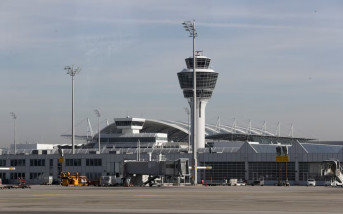 環保人士闖德國慕尼克機場跑場 航空交通受阻2小時 8人被捕