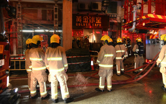 深水埗餐廳煮炸食物油溫過高搶火 消防到場救熄 職員手部被燙傷