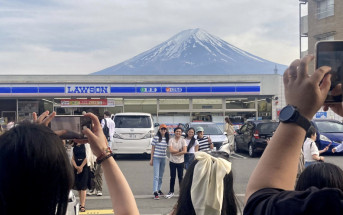 富士山絕景｜LAWSON便利店變遊客打卡熱點  總公司道歉