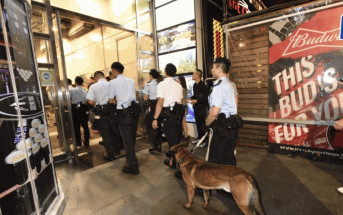 警西九大規模查牌  50餘人㩗緝毒犬抵尖沙咀多個處所