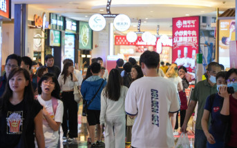 復活節．多圖︱深圳COCO Park布置巨兔  港客蜂擁讚有假日氣氛 「脫離城市壓迫感」