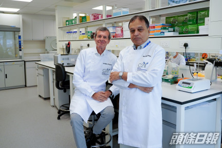 免疫與感染研究中心 （c2i）聯席董事總經理Roberto Bruzzone 教授及董事總經理裴偉士教授。港大提供
