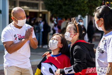 香港迪士尼樂園首次舉行傷健共融巡遊及舞蹈表演。迪士尼提供