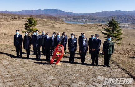 駐北韓使館赴長津湖祭奠志願軍。互聯網圖片