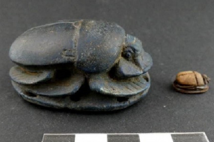 埃及古墓葬中出土的聖甲蟲。 （新華社）