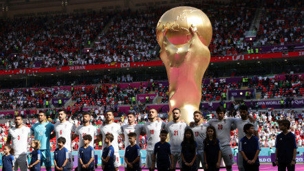 世界盃2022｜伊朗隊再出場 賽前唱國歌有球迷噓聲有人激動落淚