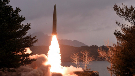 北韓向東部海域發射兩枚彈道導彈 落入日本專屬經濟區外