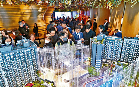 內地客趁黃金周湧港睇樓
