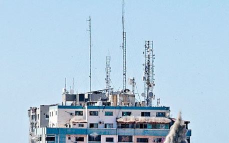 以军炸毁加沙媒体大楼 美联社等办事处被夷平