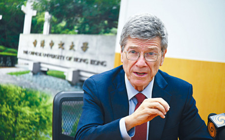 美經濟學家薩克斯獲中大頒榮譽博士