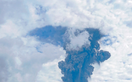 印尼火山爆發登山客11死12失蹤