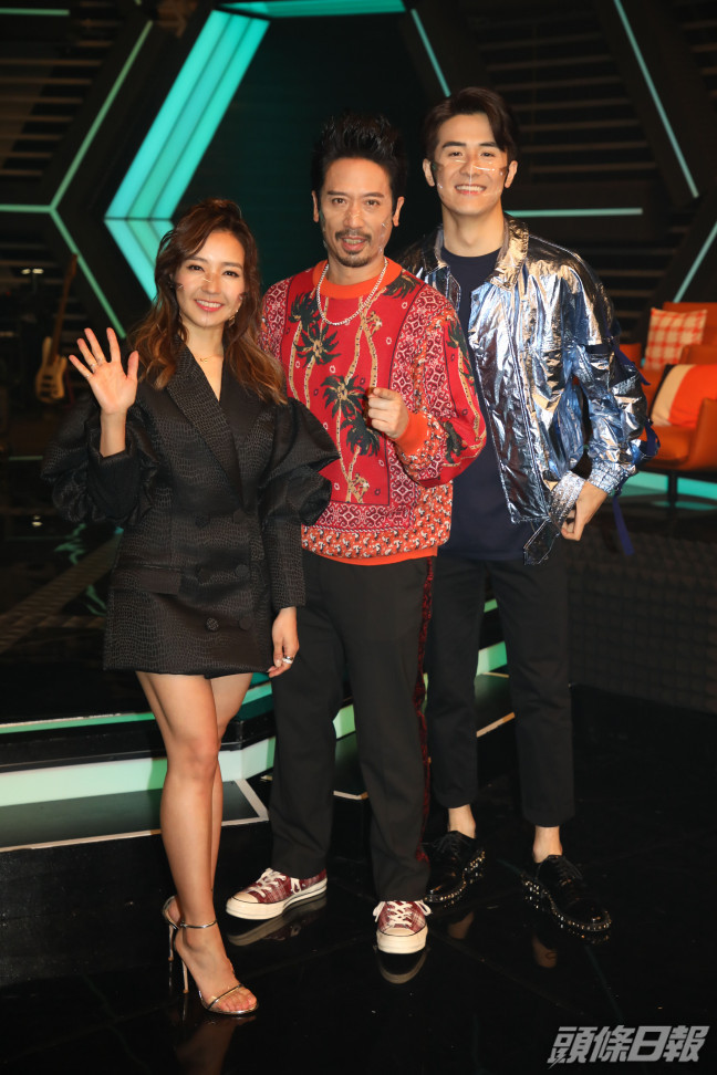 「糖妹」黃山怡、郭偉亮及Oscar擔任TVB《勁歌金曲》主持。