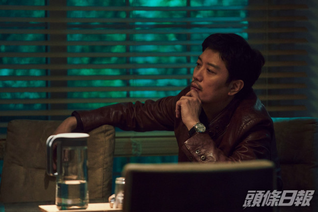 朴喜洵飾演私家偵探，而他有另一身分。