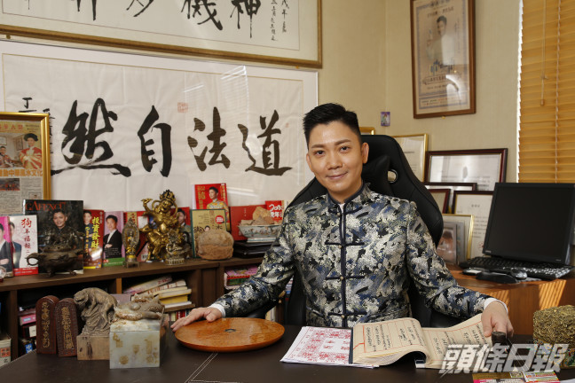 Dr. Li predicts the 12 zodiac fortunes for the new year.