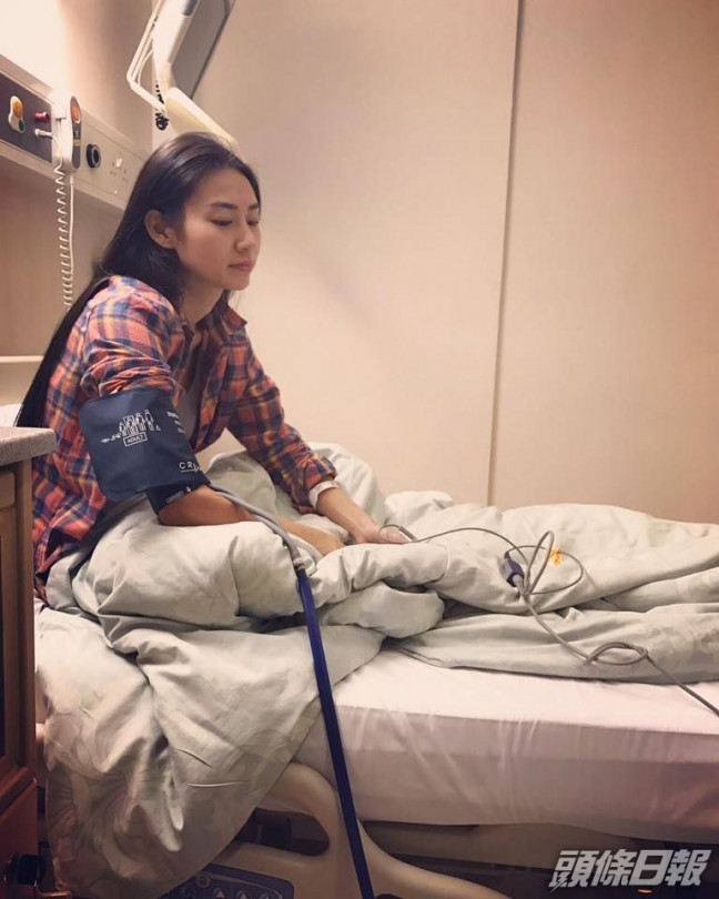 傷到入院 同張致恆啱啱分手時，Xenia壓力大到胃痛，原來膽石引致膽發炎，要入院做手術。