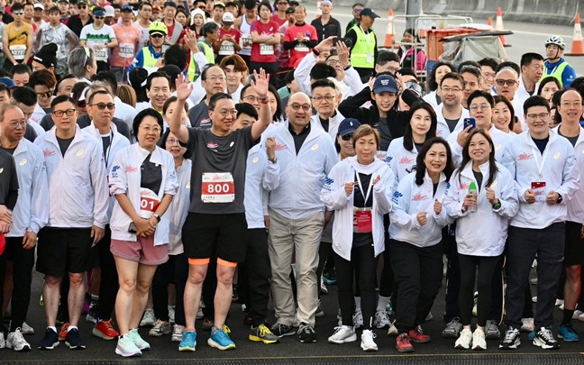 港珠澳大桥香港段举行半马赛 罗淑佩：邀海外跑手参加有助振兴经济