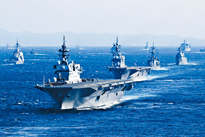 日本護衞艦「出雲號」帶領其他艦隻參加「國際觀艦式」。　
