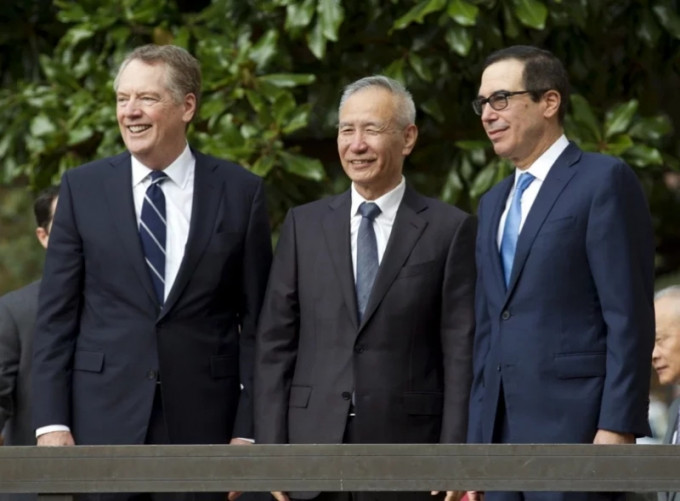中國國務院副總理劉鶴去年前往華盛頓與美國貿易代表萊特希澤及美國財長姆欽會面。AP