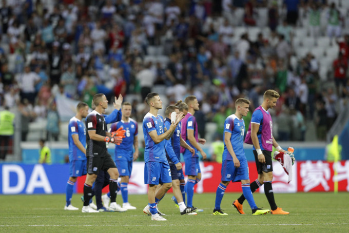 尼日利亚以2：0击败冰岛。AP图片