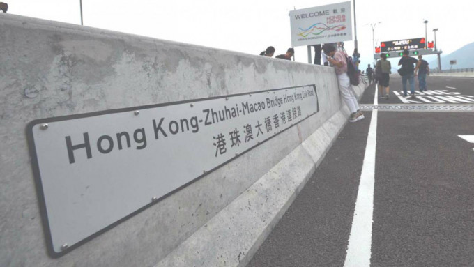 港珠澳大橋香港連接路 有道路工遭工程車夾腳受傷。資料圖片