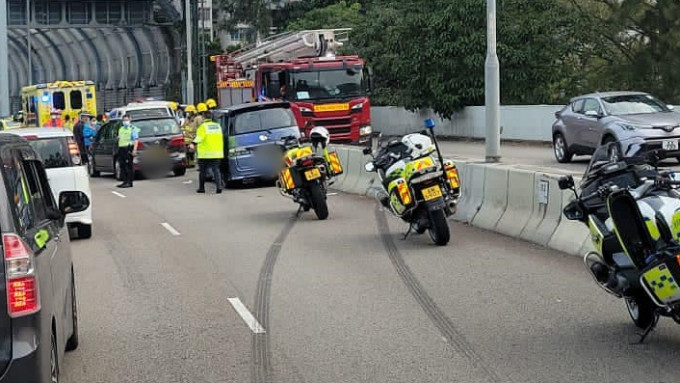 大埔太和路發生三車相撞意外，警員到場調查。馬路的事 (即時交通資訊台)fb
