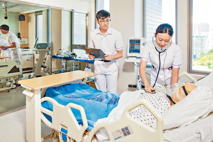 開辦醫護學系課程為主的東華學院，去年畢業生平均月薪約三萬元，是眾多自資院校之中最高。