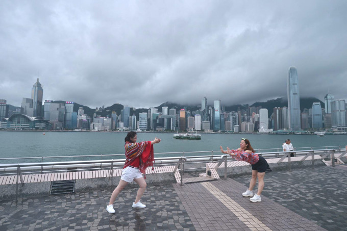 熱帶風暴艾雲尼將會靠近香港