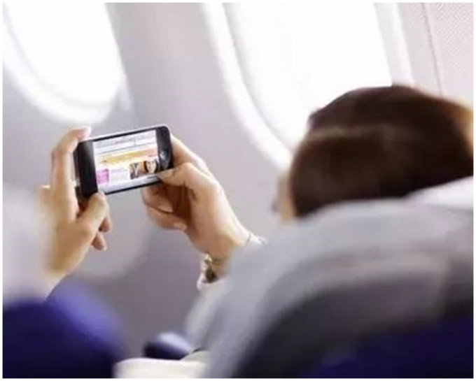 东航和南航乘客今后在机上不用关手机可上网。