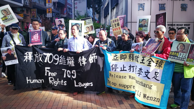支聯會與中國維權律師關注組等約30個代表，今早由西區警署出發，遊行至中聯辦。