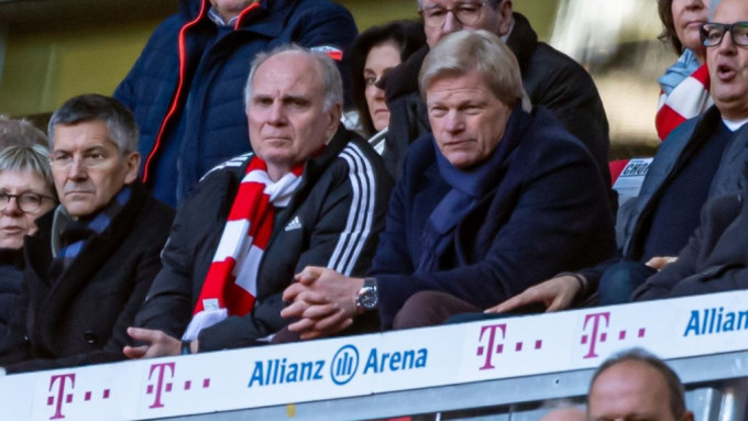 拜仁前主席汉尼斯(左二)力撑纽亚续当队长，不惜与拜仁董事会主席简尼(右二)角力。网上图片