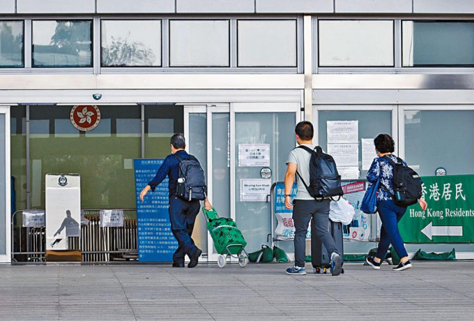 深圳湾口岸今起延长服务时间，便利旅客过关。