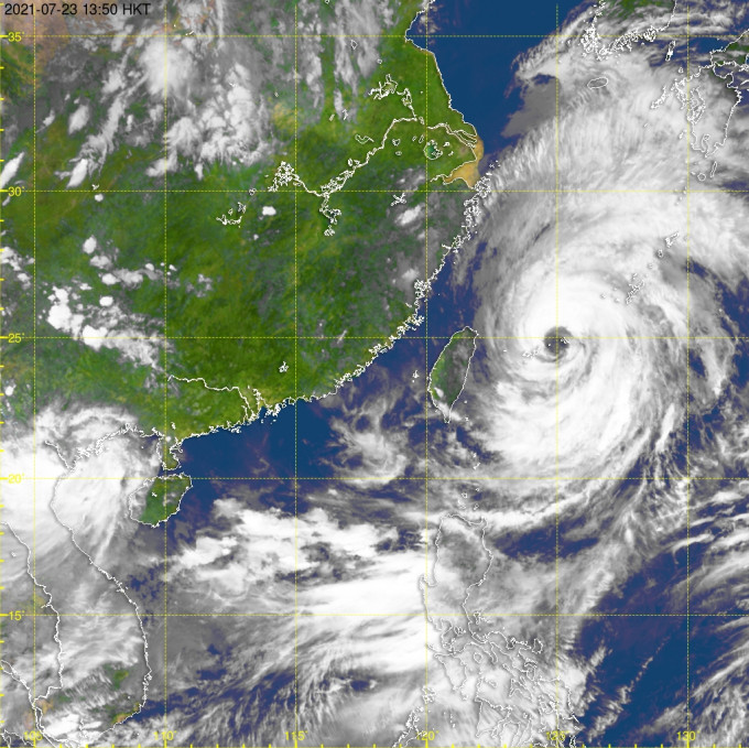 受熱帶氣旋煙花的外圍下沉氣流影響，華南地區普遍晴朗。天文台圖片