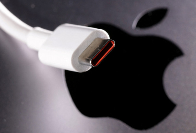 iPhone 15系列统一采USB-C接口，取代Lightning充电接头。路透社