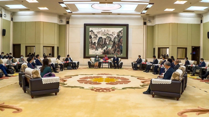 本香港传媒高层代表获中共中央政治局委员兼广东省委书记黄坤明接见。