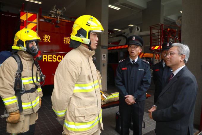 羅智光到訪消防處。政府新聞處圖片