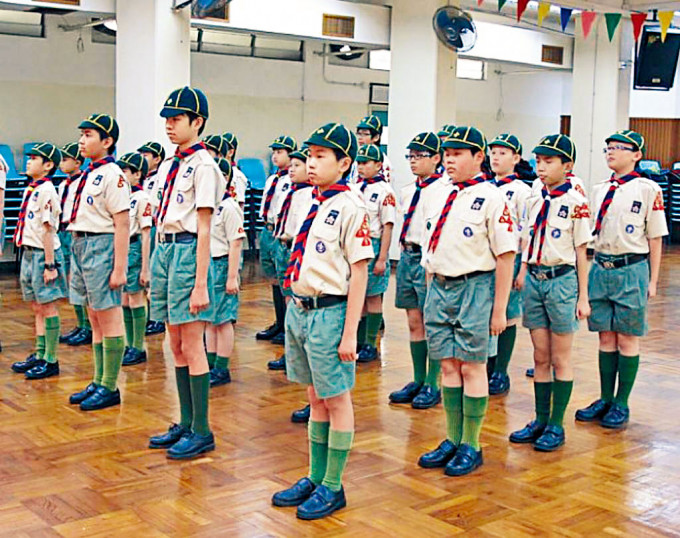 ■參加制服團隊如童軍，有助培養學生的紀律精神。