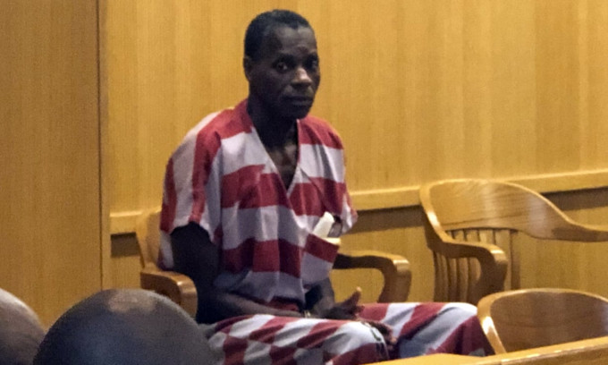 美國一名黑人男子多年前偷50美元，竟被重判終身監禁，在服刑36年後，終於獲法官下令釋放。 AP