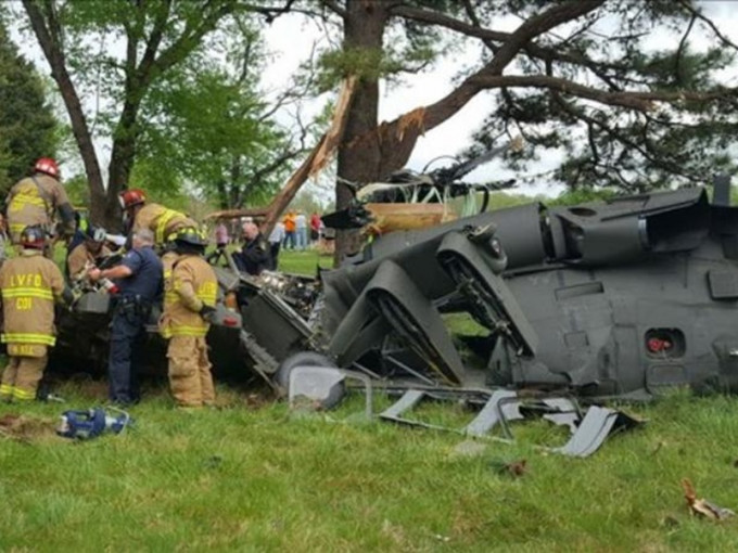 直升机在华盛顿附近马利兰州南部一个高尔夫球场坠毁。AP