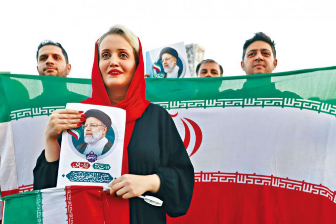 ■民众上周六在德黑兰集会，庆祝莱希当选总统。
