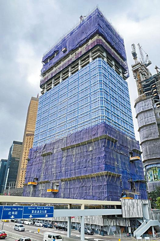 長實中環和記大廈重建項目昨日命名為長江集團中心二期。