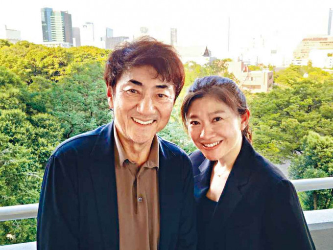 ■昨日筱原凉子与市村正亲宣布离婚，但发布一张灿烂笑容照。