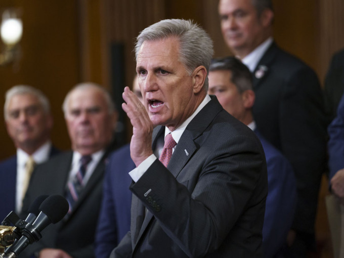 美國眾議院少數黨領袖麥卡錫抨擊拜登撤軍失敗。AP圖片