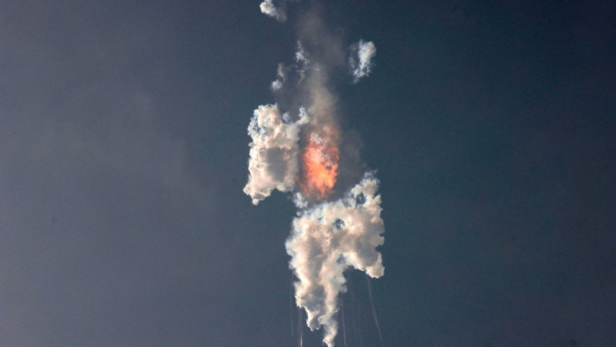 上周四，SpaceX發射的星艦在半空爆炸。(路透社)